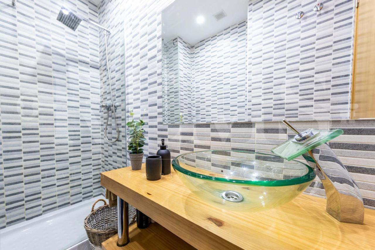 Cozy Flat With Common Pool & Parking - Center By Rems Apartman Málaga Kültér fotó