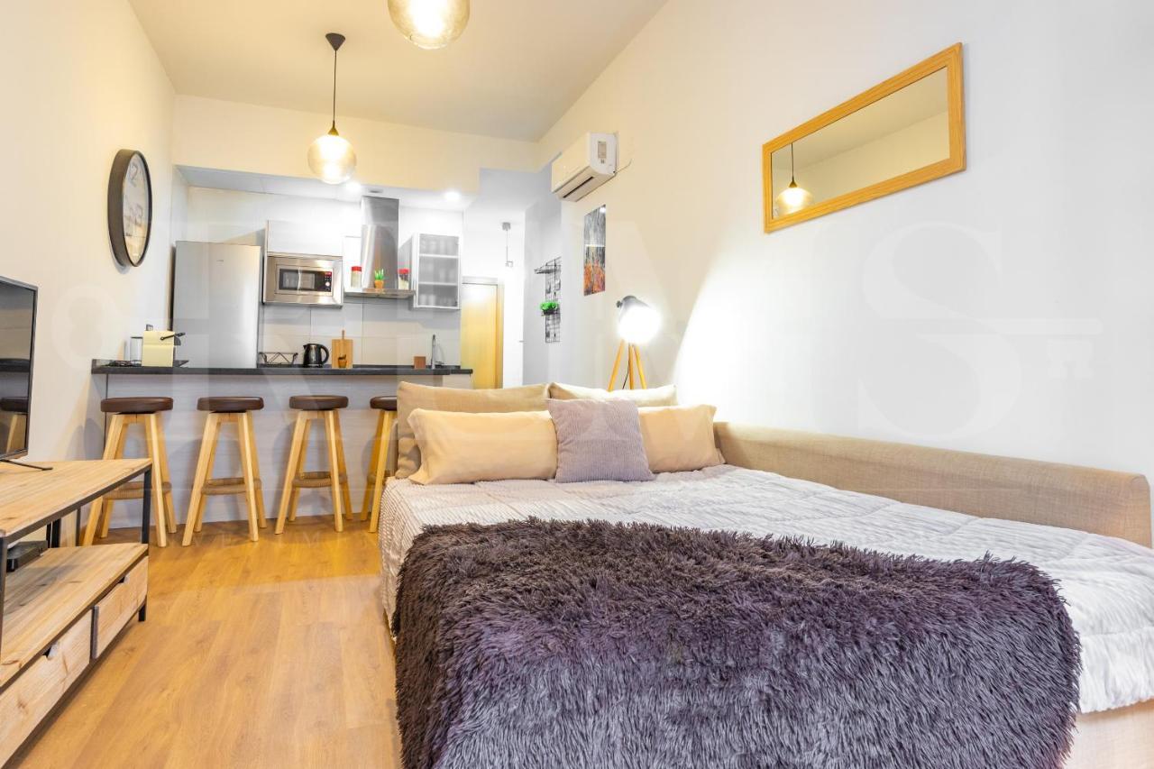 Cozy Flat With Common Pool & Parking - Center By Rems Apartman Málaga Kültér fotó
