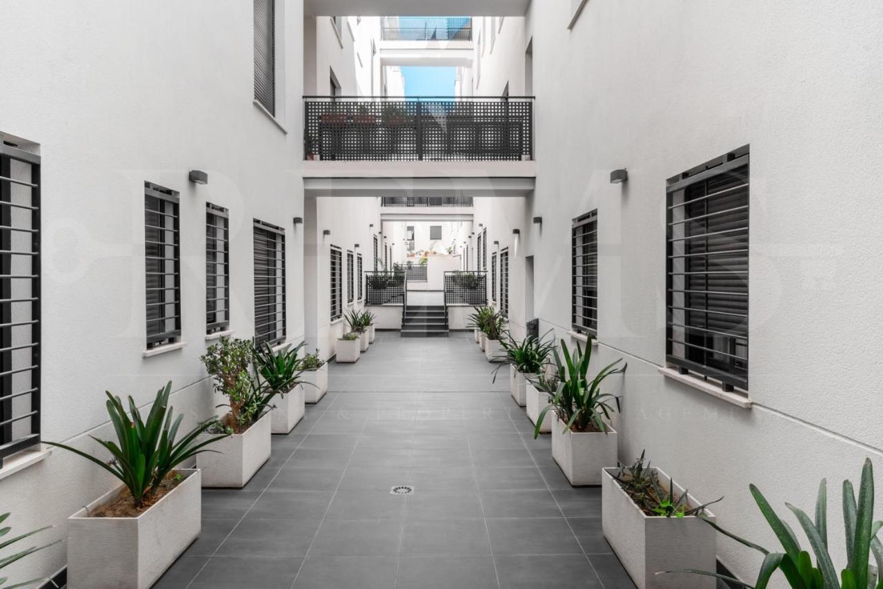 Cozy Flat With Common Pool & Parking - Center By Rems Apartman Málaga Kültér fotó